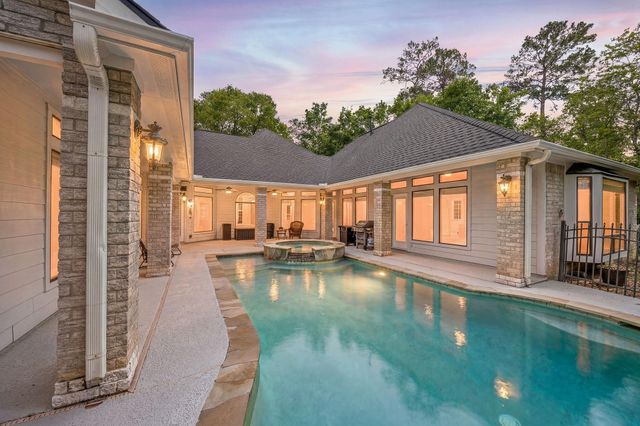 11956 White Oak Crossing, Conroe, TX 77385