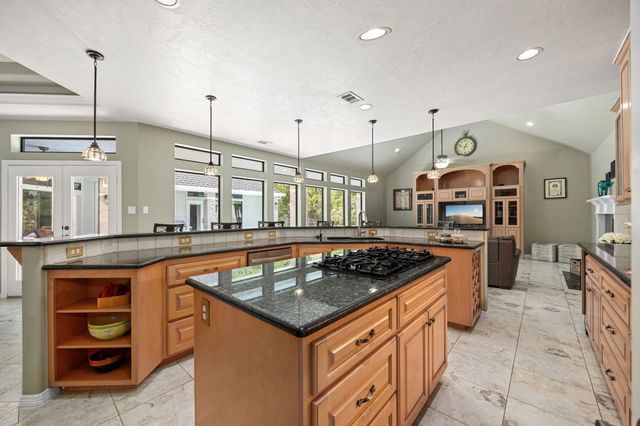 11956 White Oak Crossing, Conroe, TX 77385