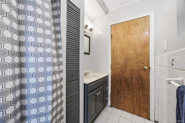 1217 Ellis Street, Holbrook, NY 11741