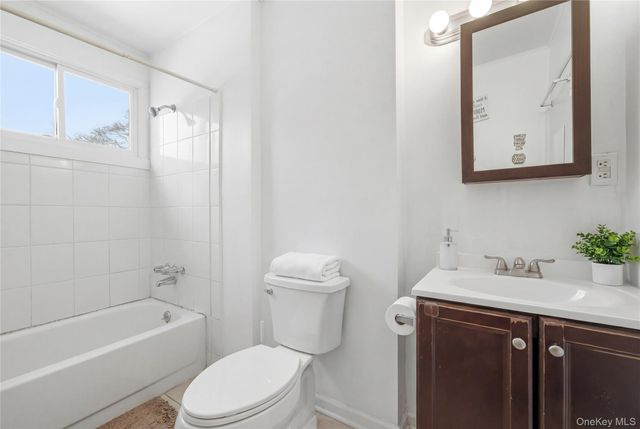 1217 Ellis Street, Holbrook, NY 11741