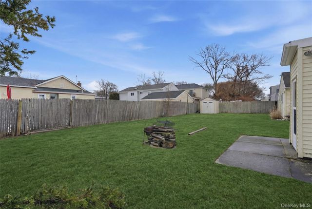 1217 Ellis Street, Holbrook, NY 11741