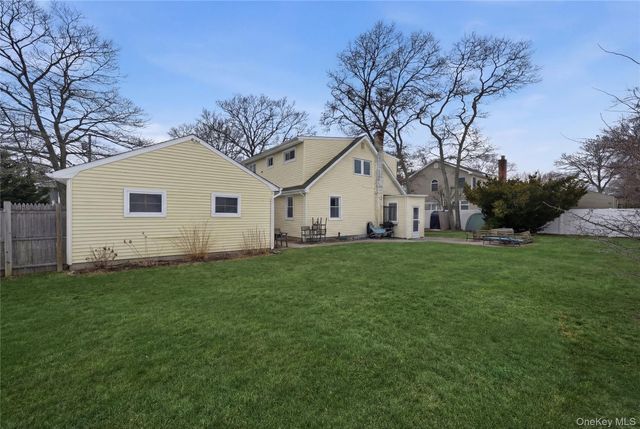 1217 Ellis Street, Holbrook, NY 11741