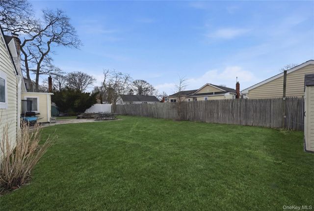 1217 Ellis Street, Holbrook, NY 11741