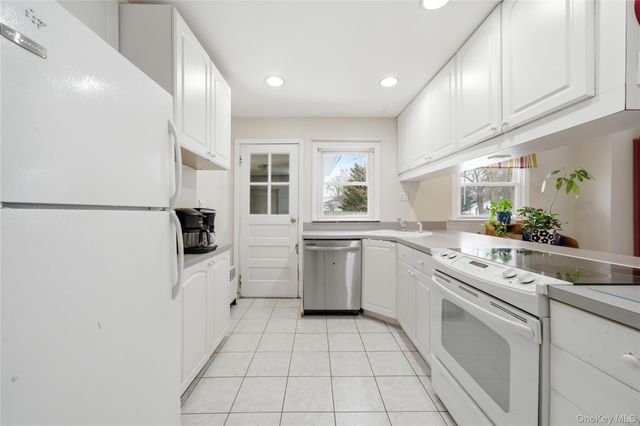 1217 Ellis Street, Holbrook, NY 11741