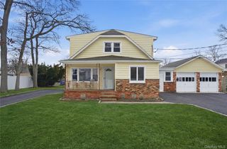 1217 Ellis Street, Holbrook, NY 11741