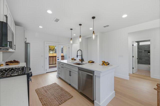 1199 Coleto ST, Austin, TX 78702