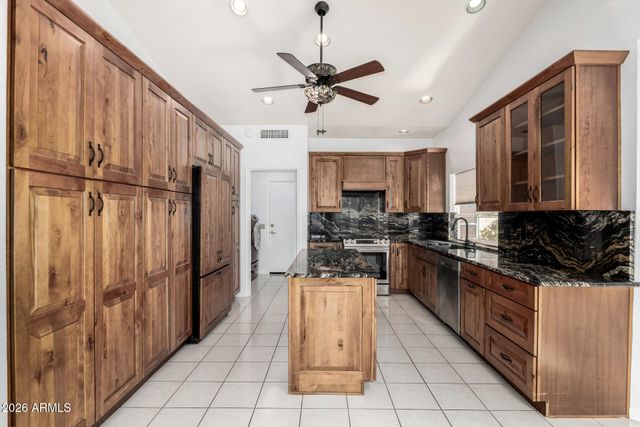 10821 E SILVERTREE Drive, Sun Lakes, AZ 85248