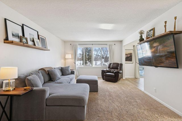 20650 207th Court W, Lakeville, MN 55044