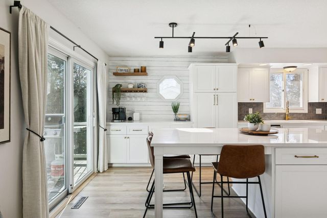 20650 207th Court W, Lakeville, MN 55044