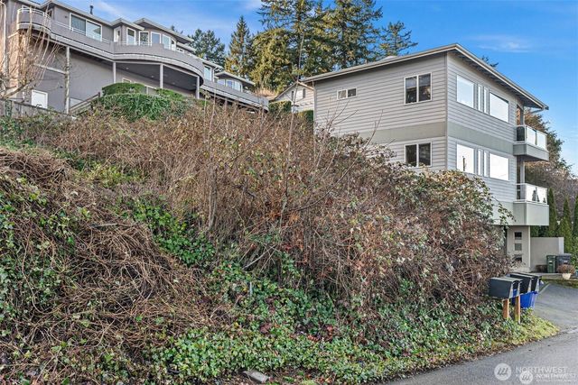 6726 Soundview Drive NE, Tacoma, WA 98422