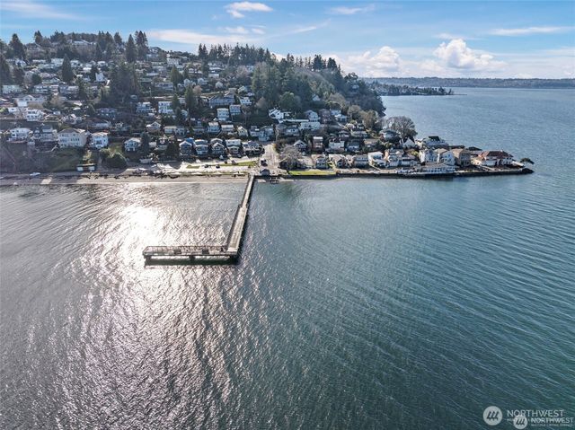6726 Soundview Drive NE, Tacoma, WA 98422