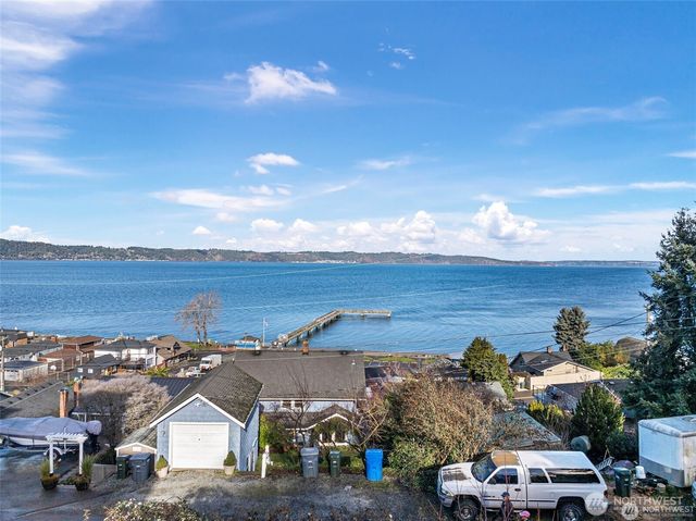 6726 Soundview Drive NE, Tacoma, WA 98422