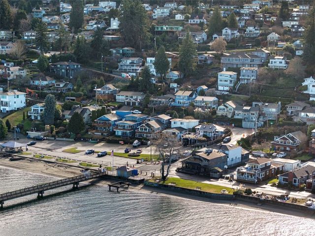 6726 Soundview Drive NE, Tacoma, WA 98422