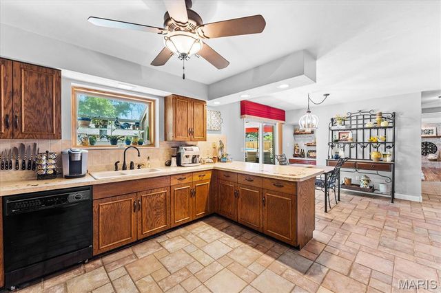 102 E Brittany Lane, O'fallon, IL 62269