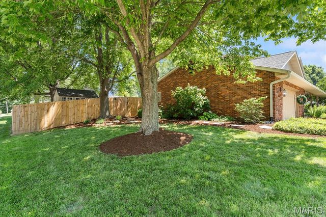 102 E Brittany Lane, O'fallon, IL 62269
