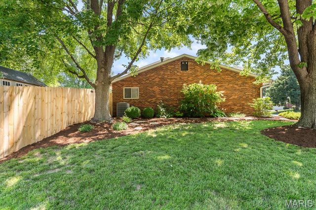 102 E Brittany Lane, O'fallon, IL 62269