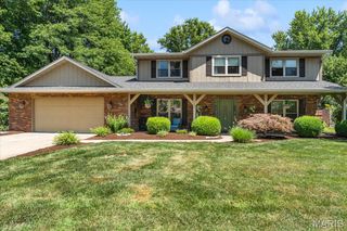 102 E Brittany Lane, O'fallon, IL 62269