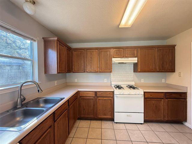 1713 Primrose LN, Leander, TX 78641