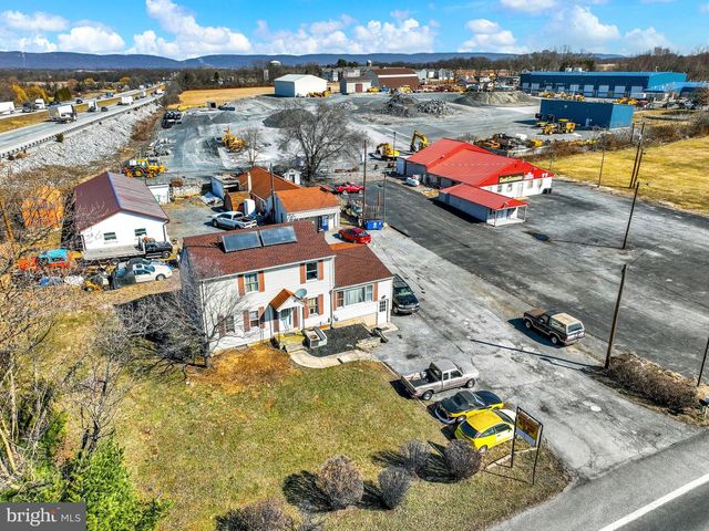 1836 W TRINDLE RD, Carlisle, PA 17013