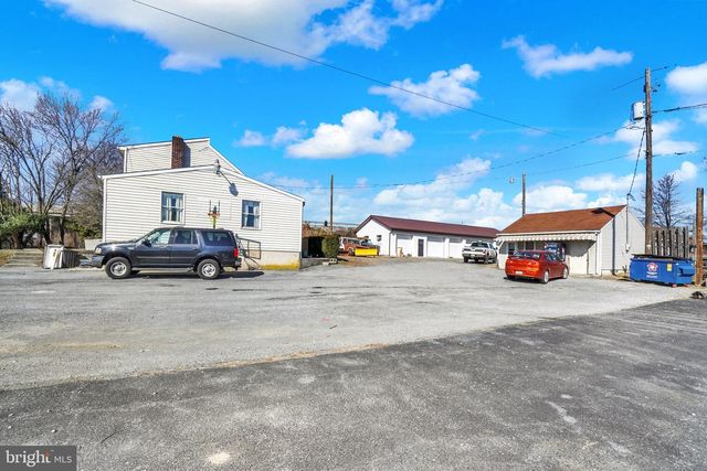 1836 W TRINDLE RD, Carlisle, PA 17013