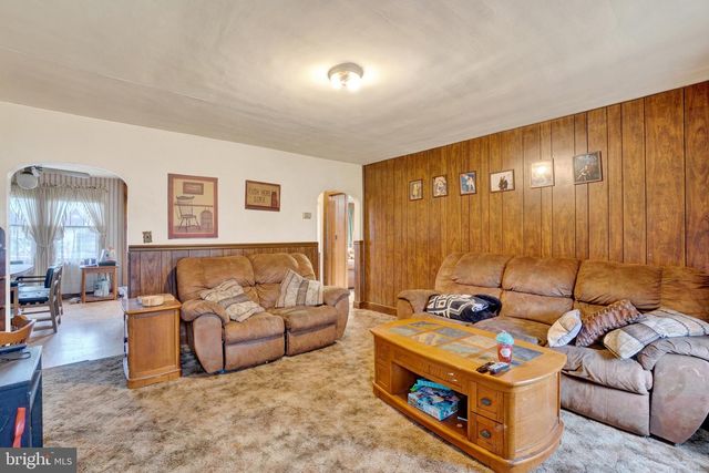 1836 W TRINDLE RD, Carlisle, PA 17013