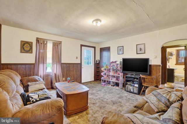 1836 W TRINDLE RD, Carlisle, PA 17013