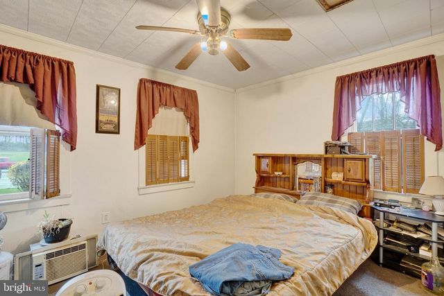 1836 W TRINDLE RD, Carlisle, PA 17013