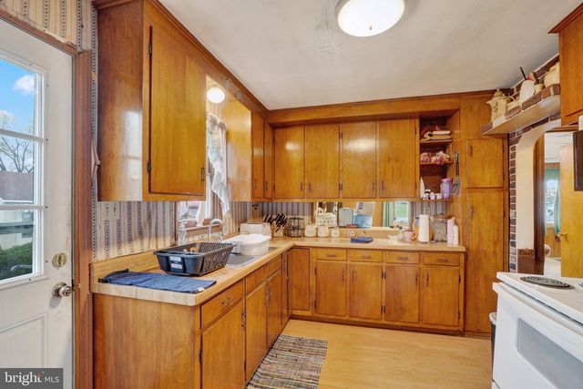 1836 W TRINDLE RD, Carlisle, PA 17013