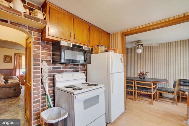 1836 W TRINDLE RD, Carlisle, PA 17013