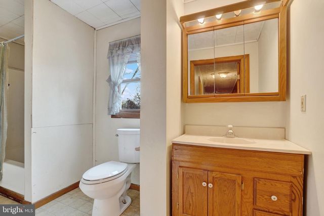 1836 W TRINDLE RD, Carlisle, PA 17013