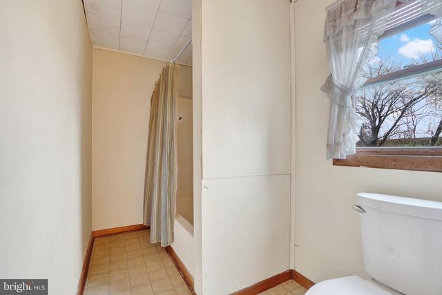 1836 W TRINDLE RD, Carlisle, PA 17013