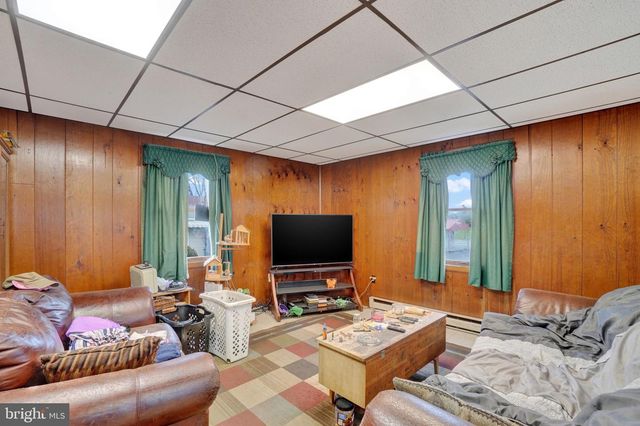 1836 W TRINDLE RD, Carlisle, PA 17013