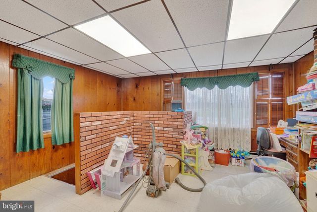 1836 W TRINDLE RD, Carlisle, PA 17013