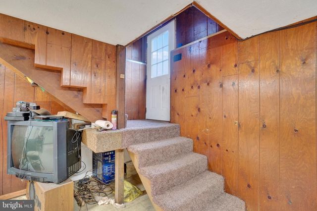 1836 W TRINDLE RD, Carlisle, PA 17013