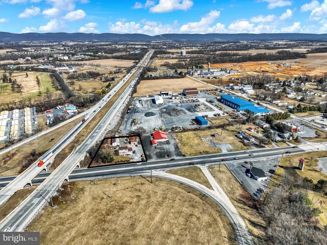 1836 W TRINDLE RD, Carlisle, PA 17013