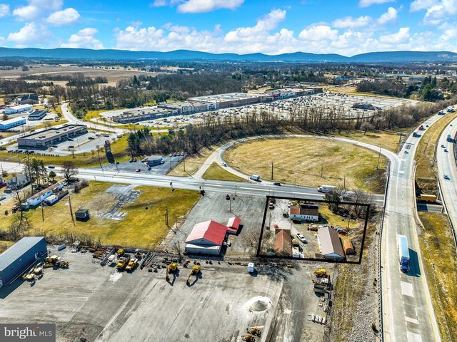 1836 W TRINDLE RD, Carlisle, PA 17013