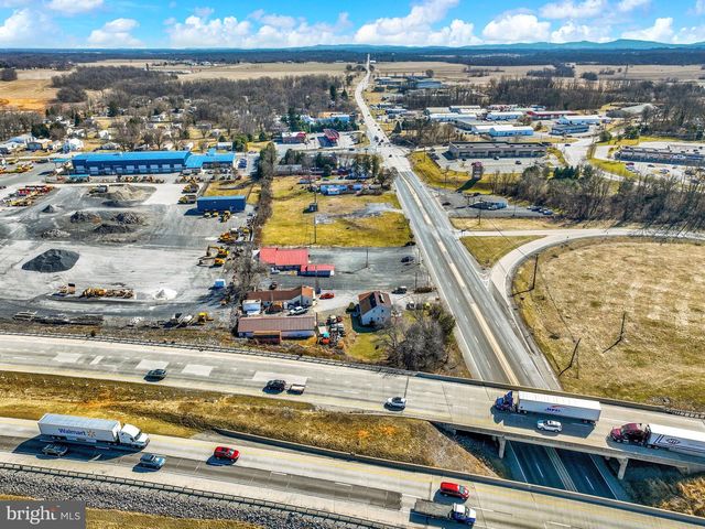 1836 W TRINDLE RD, Carlisle, PA 17013