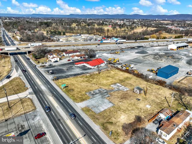 1836 W TRINDLE RD, Carlisle, PA 17013