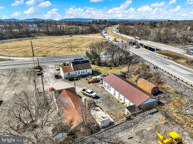 1836 W TRINDLE RD, Carlisle, PA 17013