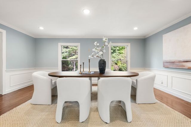 64 Country, Weston, MA 02493