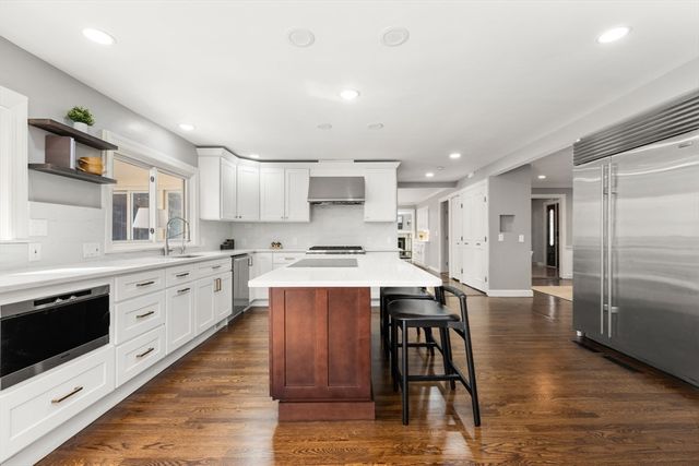 64 Country, Weston, MA 02493