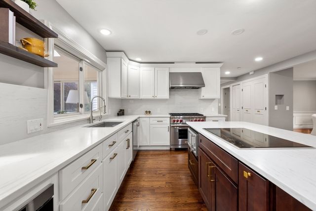 64 Country, Weston, MA 02493