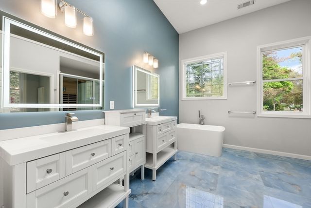 64 Country, Weston, MA 02493