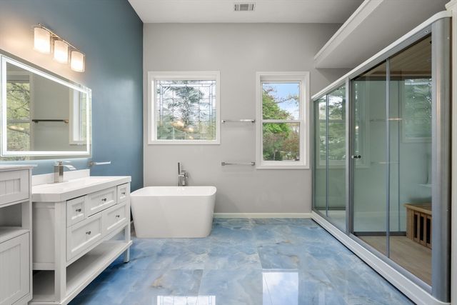 64 Country, Weston, MA 02493