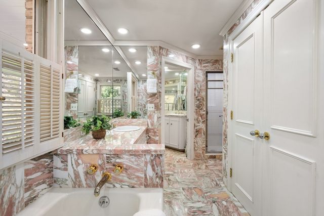 64 Country, Weston, MA 02493