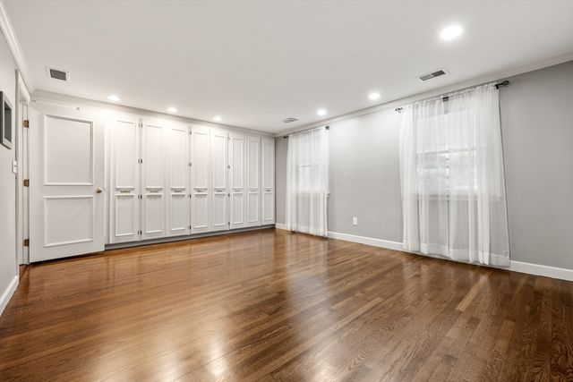 64 Country, Weston, MA 02493