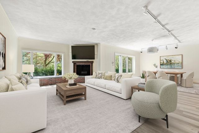 64 Country, Weston, MA 02493