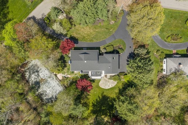 64 Country, Weston, MA 02493