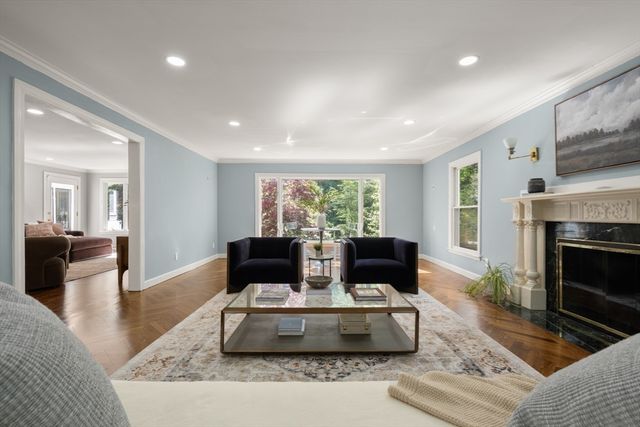 64 Country, Weston, MA 02493
