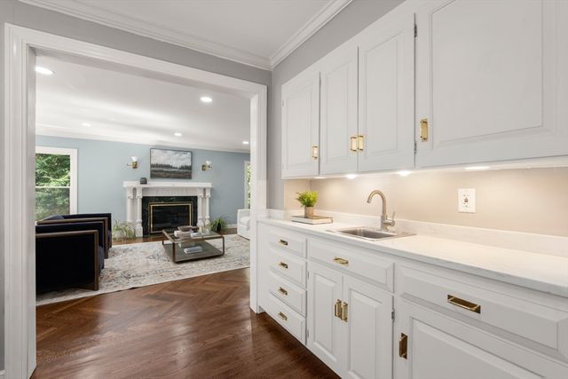 64 Country, Weston, MA 02493